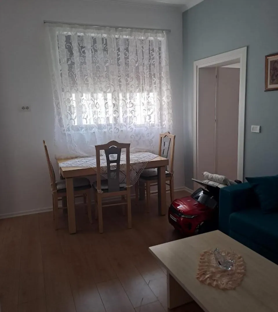 Vila Konti 42 Dıraç 0*,  Arnavutluk